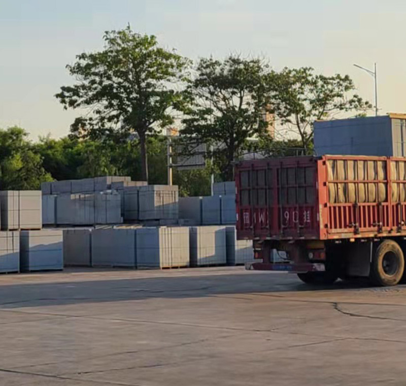 加氣塊廠(chǎng)區(qū)發(fā)貨裝車(chē)